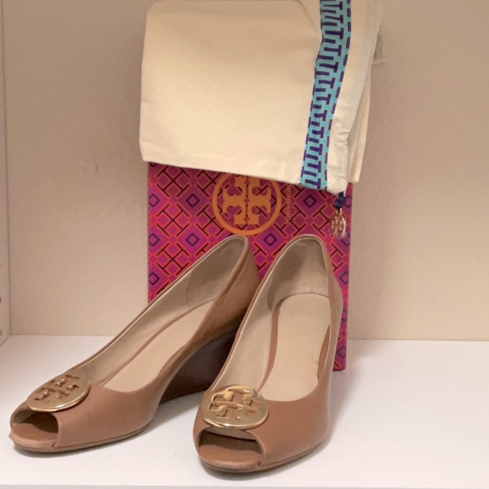 Tory Burch Kara 65 MM wedge size 8 Royal Tan with Peek a boo toe w/ box & bag